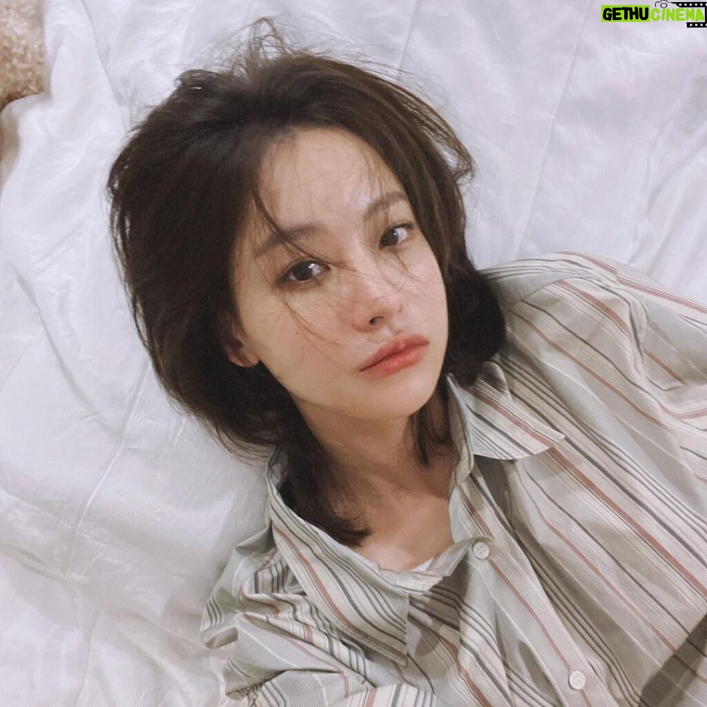 Oh Yeon-seo Instagram - 머리카락 길면 자르고싶고 자르면 기르고싶고 왜! 왜! 왜!