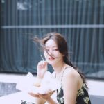 Oh Yeon-seo Instagram - 🍔🍟🍸🍹