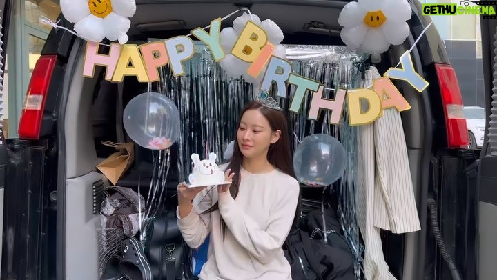 Oh Yeon-seo Instagram - 생일축하해주신 모든분들 감사해요! 얘들아 고마와❣