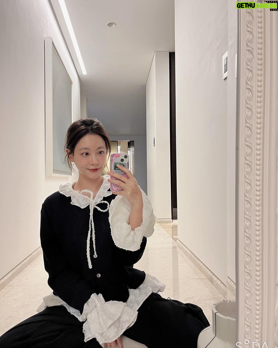 Oh Yeon-seo Instagram - 새해복많이💕 올해는 집순이에서 벗어나야지!