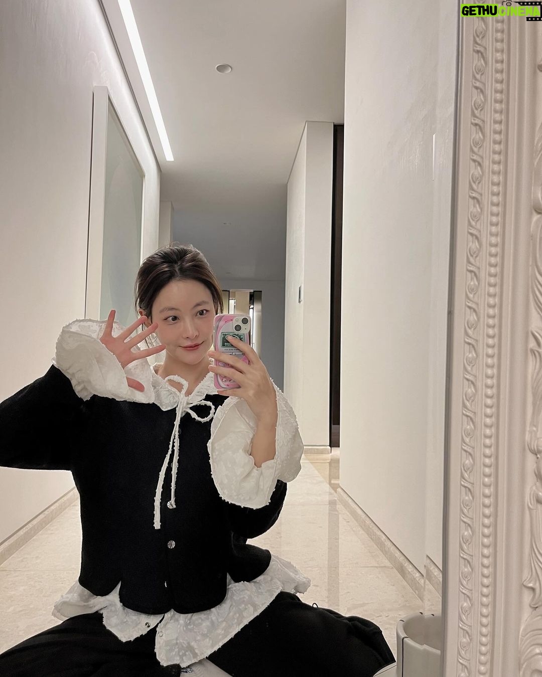 Oh Yeon-seo Instagram - 새해복많이💕 올해는 집순이에서 벗어나야지!