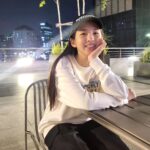 Ok Ye-rin Instagram - #광고 낮에는 아직 더운데 저녁에는 꾀 선선해요 ~ 편하고 트랜디한 룩 입고 밤마실 ✨️ 키즈맨투맨 + 카고바지 + 볼캡 + 운동화 가을에도 디스커버리키즈와 함께 🤍 . . @discoveryexpeditionkids_kr #리틀디스커버러 #디스커버리키즈 #키즈맨투맨 #주니어바지 #키즈카고팬츠 #키즈카고바지 #디스커버리키즈바지 #디스커버리키즈모자 #키즈볼캡