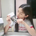 Ok Ye-rin Instagram - . 오늘 아침 출근전에도 사과즙 마시고 미모 뿜뿜 😍 음료가 계속 생각나는 요즘 사과즙 얼려서 챙겨다니니깐 너무 좋네요~ 진하고 맛있고! 한번에 한포로는 절대부족 ㅋㅋ 첨가물도 없고, GAP 인증받은 문경 사과로만 착즙했데요 그동안 먹어본 사과즙 중에 베스트! . . . . 🍎 @appleroad_ #동구밖과수원길사과즙 #JMT #사과즙추천 #문경사과즙