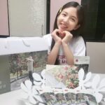 Ok Ye-rin Instagram - . 오늘 아침 출근전에도 사과즙 마시고 미모 뿜뿜 😍 음료가 계속 생각나는 요즘 사과즙 얼려서 챙겨다니니깐 너무 좋네요~ 진하고 맛있고! 한번에 한포로는 절대부족 ㅋㅋ 첨가물도 없고, GAP 인증받은 문경 사과로만 착즙했데요 그동안 먹어본 사과즙 중에 베스트! . . . . 🍎 @appleroad_ #동구밖과수원길사과즙 #JMT #사과즙추천 #문경사과즙
