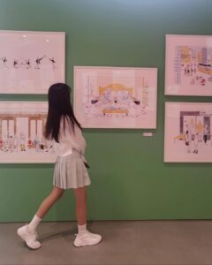 Ok Ye-rin Instagram - . 방학시작 한뒤로 친구들이랑 집에와서 놀때 아니면 얼굴보기 매우 힘든 딸 사진으로 보고있네 😂 알차게 계획 짜고 땀뻘뻘 흘리며 뛰어 놀고~ 친구가 좋은 나이지 방학동안 좋은추억 많이 만들자 🥰 . . . #여름방학 #전시추천 #이탈리안라이프스타일전 알렉산드로 멘디니, 카밀라 팔시니 등 세계 거장들의 작업을 만나볼 수 있는곳 #K현대미술관 #파지티브호텔