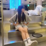 Ok Ye-rin Instagram - #제품협찬 초6 언니 일상룩 무채색 러버 🩶🤍 드디어 방학이네- 알차게 보내보장 😉 ✨️ 예린 159cm 39kg 키키코 제품 거의 다 잘맞아요 🫶 멜빵곰반팔티 반팔후드집업세트 두줄무지중목양말 ✨️ 풀코디 @kikikogram #키키코 #dailylook #ootd #주니어룩