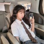 Ok Ye-rin Instagram - . 인형놀이 할수 있는 딸이 있어서 햄볶 😍 이날의 #출근룩 유찬이 빨리 나아서 누나랑 놀자 👐 @jinyuchan2012 피카츄 스티커... 킬포 🤦‍♀️ #옥예린 #비율천재 #인형 #초6
