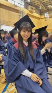 Ok Ye-rin Instagram - 🎓😭 선생님 감사합니다 친구들아 졸업 축하해 축하해준 동생들, 삼촌 모두 고마워요 앞으로의 멋진 중학교 생활을 응원할게❤️ #초등학교졸업식 #1학년때도서대출증사진 #학사모사진 #졸업식꽃다발 #졸업토퍼 #딸스타그램 #아역배우 #옥예린 #예비중