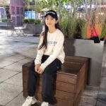 Ok Ye-rin Instagram - #광고 낮에는 아직 더운데 저녁에는 꾀 선선해요 ~ 편하고 트랜디한 룩 입고 밤마실 ✨️ 키즈맨투맨 + 카고바지 + 볼캡 + 운동화 가을에도 디스커버리키즈와 함께 🤍 . . @discoveryexpeditionkids_kr #리틀디스커버러 #디스커버리키즈 #키즈맨투맨 #주니어바지 #키즈카고팬츠 #키즈카고바지 #디스커버리키즈바지 #디스커버리키즈모자 #키즈볼캡