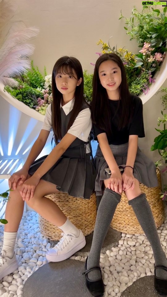 Ok Ye-rin Instagram - . 오늘 의상 통했네 🩶 어딜가나 시선집중 . . . . #아역배우 #키즈모델 #옥예린 #유아라 #초6 #친구 #핫플 #reels 가로수길