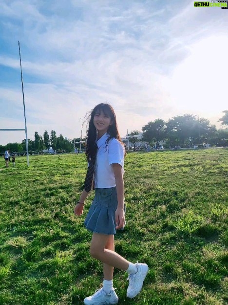 Ok Ye-rin - 1.3K Likes - .
몇시간을 쉬지않고 뛰어 놀던지..
너희들 운동회 하는줄! 😆😆
날씨도 좋고~ 좋은 사람들과
해질녘 한강공원 🌉
#daily #한강공원 #노을 #reels
#dance #친구 #청춘드라마