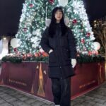 Ok Ye-rin Instagram - #제품협찬 갑자기 추워진 날씨에 내셔널지오그래픽의 구스다운 롱패딩과 방한화를 신었어요 큼지막한 모자까지 있어서 얼굴 바람 다막아주는 효자템 🥰 이제 곧 크리스마스네요 🎄 곳곳에 예쁜 트리가 많이보여요 좋은 계획들 있으신가요? ^^ 내일도 옷 따뜻하게 챙기세요 🌟 @ng_apparel.kids #내셔널지오그래픽키즈 #내셔널지오그래픽 #옥예린 #키즈롱패딩 #키즈패딩 #주니어패딩 #키즈방한화 #키즈겨울패션 #키즈겨울아이템 #키즈옷 #키즈코디 #주니어옷