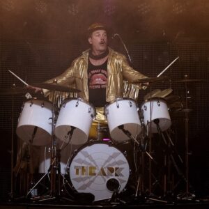 Ola Salo Instagram - Tonight we rocked Örebro! And our own Öre-brother, @sylvesterschlegel became this evening’s homecoming king! 📷: @janmlundahl.se