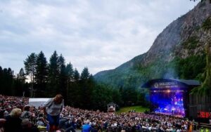 Ola Salo Instagram - Thank You Docksta for a totally smashing evening by the foot of Skule Mountain! Swipe for proof that Dockstas is slippers for Rocksta’s!