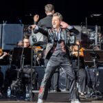 Ola Salo Instagram - Tack Huskvarna Folkets Park, Jönköpings Sinfonietta och Jonas Nydesjö för en härlig sensommarafton. Inte minst tack till alla er som kom och sjöng och klappade hade skoj med oss i solskenet! Foto: Lars Kroon