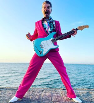 Ola Salo Instagram - I Skanör och Falsterbo, ska ni tro… kör vi ikväll vårt tredje gig på Rögeriet! Rogg’n’Roll, gott folk!