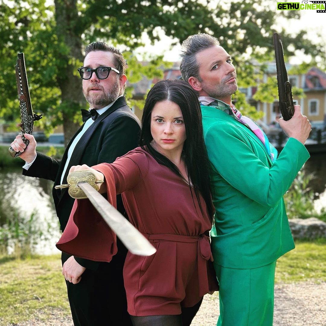 Ola Salo Instagram - En Garde! Vi är tillbaka för två kvällar på Dufveholms Herrgård. Ikväll hade vi äran att bli gästade av den fenomenala Mona Lindgren aka @demonaofficial på gitarr och sång. Det var fullkomlig magi! Imorgon kör vi igen!