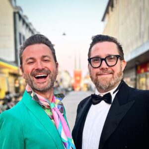 Ola Salo Instagram - Växjö! Kära hemstad! Vår lingontuva på jorden! Vår plats i Värend! Tack för att ni tog emot oss denna fagra aprilkväll!
