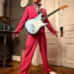 Ola Salo Instagram – Tack Varberg för en härlig helg. En underbar start för Dompans och min nya  duo-turné. Och premiär för min nya Psychedelic Technicolor Elvis-look inte minst. 📷: @christopherdompandominique