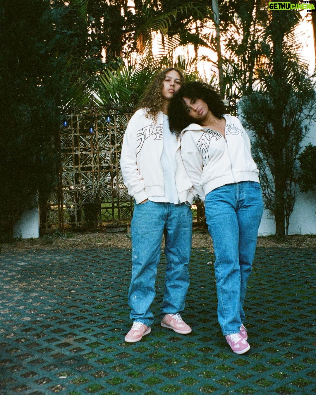 Olan Prenatt - 14.2K Likes - Arch Logo sweatsuits dropping this Friday 2/16 12pm PST ✨
www.stealboyz.com
Limited quantity, All items are in hand ready to ship.
Shot on film 🎞️
$80 Hoodie
$40 shorts
$110 for the set