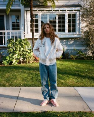 Olan Prenatt Instagram - Arch Logo sweatsuits dropping this Friday 2/16 12pm PST ✨

www.stealboyz.com

Limited quantity, All items are in hand ready to ship. 

Shot on film 🎞️ 

$80 Hoodie 
$40 shorts 
$110 for the set