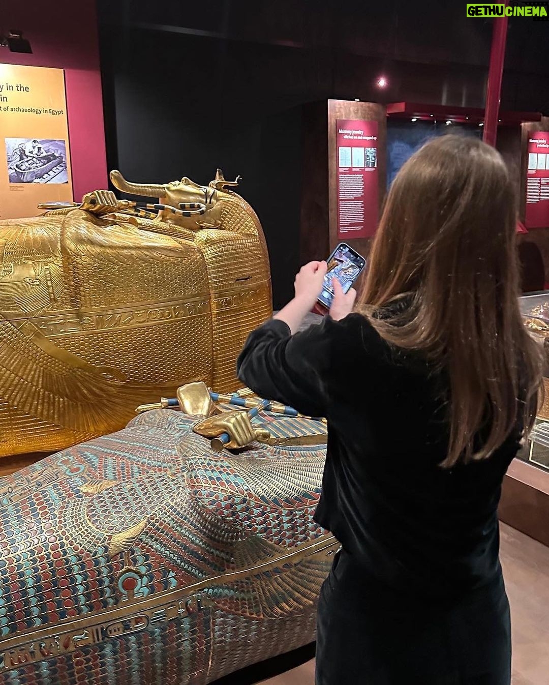 Olive Elise Abercrombie Instagram - @tutankhamun.expo & @vangogh.experience was a total vibe 💯