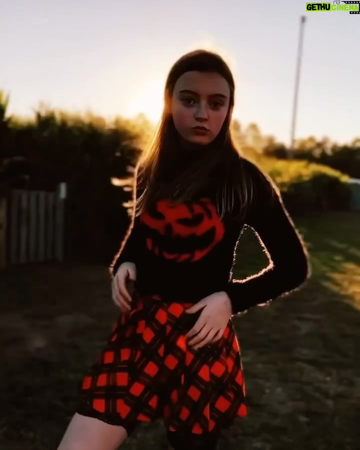 Olive Elise Abercrombie Instagram - Stretchy face pumpkin sweater bringing extra horror to the haunted corn maze this year. 🎃 🔪 Uncle Shucks Corn Maze and Pumpkin Patch