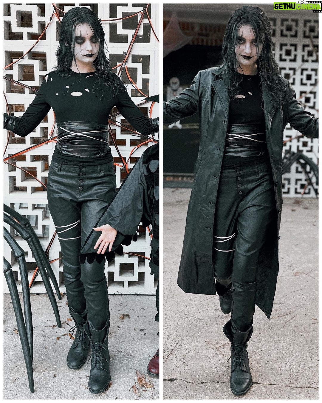 Olive Elise Abercrombie Instagram - “You Heard Me Rapping, Right?” 🎃 🐦⬛ #ericdraven #halloween2023