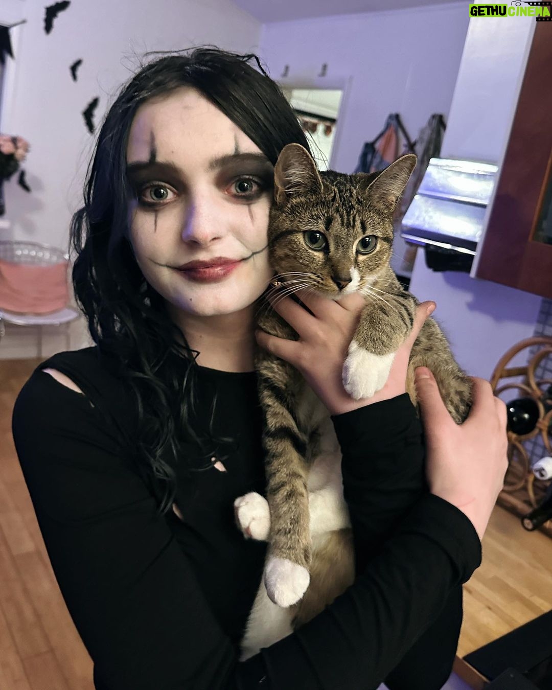Olive Elise Abercrombie Instagram - “You Heard Me Rapping, Right?” 🎃 🐦⬛ #ericdraven #halloween2023