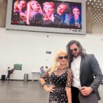 Olivia Collins Instagram – Nos vemos mañana en @teatrosanjeronimoindependencia 🛫 @obrabuscoalhombre 🌟 

#comedia #obra #teatro #buscoalhombredemividamaridoyatuve #teatrosanjeronimo #aeropuerto  #oliviacollins Aicm T2