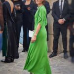 Olivia Palermo Instagram - 💚 @victoriabeckham | SS24 with @victoriabeckhambeauty | #PFW 👗🕶️👛: @victoriabeckham 👢: @stuartweitzman 💄: @shaynagold for @victoriabeckhambeauty 💇🏼‍♀️: @stefanbertin 📷: (1) @essbeephoto (2) @wheresmydriver (3,4) @marwan_photographer (5) @samsphotographyparis (6) @darren_gerrish Paris, France