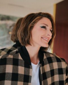 Olivia Palermo Instagram - Check please 🏁 📷: @essbeephoto 💇🏼‍♀️: @stefanbertin 💄: @chykapuka 🧥: @dior 👗: @simkhai 👢: @gianvitorossi Park Hyatt Paris-Vendome
