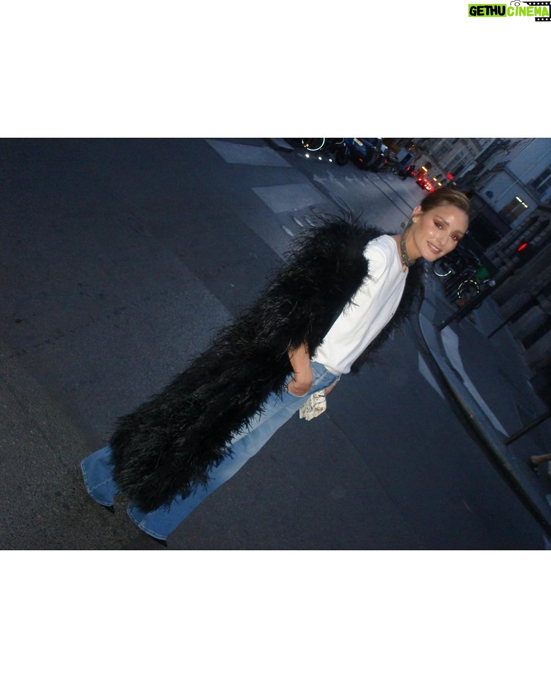 Olivia Palermo Instagram - Parisienne nights π
β¨ ππ: @cyclejeans #cyclejeans π§₯: @pologeorgis πΏ: @brunellocucinelli_brand π: @dior π : @casadeiofficial ππΌββοΈ: @stefanbertin π: @chykapuka Paris, France