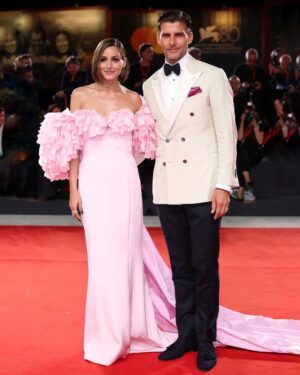 Olivia Palermo Instagram - The 80th Venice International Film Festival! 🎞️🎀🤵🏻 Thank you @campariusa for having Johannes and I as your guests 💕 

👗: @tamararalph 
💎: @marco_bicego 
💄: @sam_tsan for @charlottetilbury 
💇🏼‍♀️: @philippverheyen