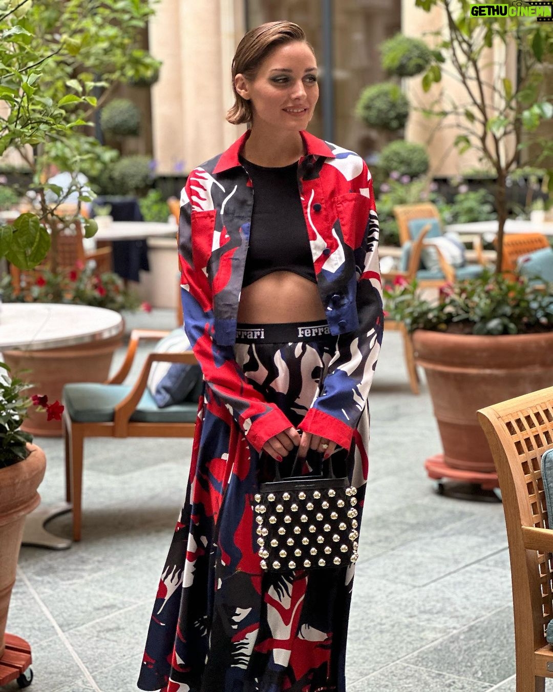 Olivia Palermo Instagram - 🩷✨Love my garden terrace 💚at my home in Paris @parkhyattparis Park Hyatt Paris-Vendome