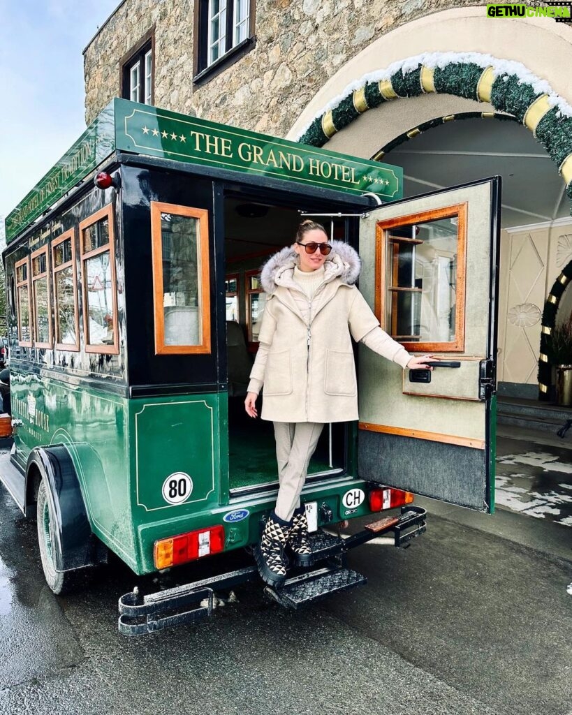 Olivia Palermo Instagram - 💫💃🏻Wrapping up the ski season in my winter❄️☃️ happy place! @suvrettahouse @stmoritz Hotel Suvretta House