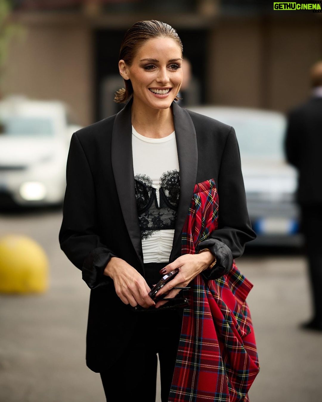 Olivia Palermo Instagram - Stepping into @MilanFashionWeek ๐๐ผโโ๏ธ๐ฎ๐น๐ฅ๐๐ป๐ happy to be back! ๐๐ผโโ๏ธ @niky_epi ๐ @chykapuka ๐ @antoniomarrasofficial and @jonathansimkhai @simkhai @favorite.daughter ๐ @giuseppezanotti Milan, Italy