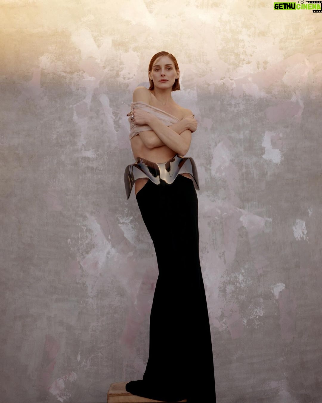 Olivia Palermo Instagram - Olivia 3.0 loading… 🎛️ @wwd Weekend Cover, December 2023 Fashion: @muglerofficial @klotodesign @sarashaladesign Photography: @myrthegiesbers Styling: @thealexbadia Fashion Market: @elmercer @twallz21 Fashion Assistants: @jaristark @kimberlyinfant Hair: @_andrewcchen_ Makeup: @walterobal Visual Media Director: @jgreenery