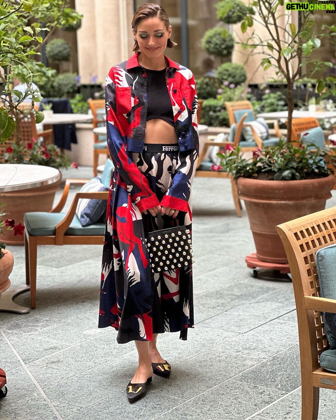 Olivia Palermo Instagram - 🩷✨Love my garden terrace 💚at my home in Paris @parkhyattparis Park Hyatt Paris-Vendome