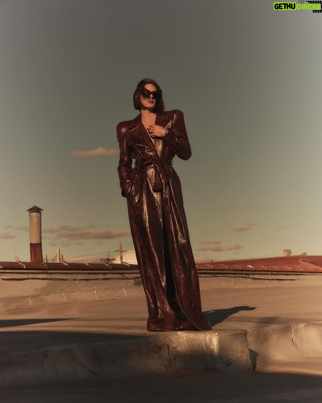 Olivia Palermo Instagram - Olivia 3.0 loading… 🎛️ @wwd Weekend Cover, December 2023 Fashion: @balenciaga @cartier Photography: @myrthegiesbers Styling: @thealexbadia Fashion Market: @elmercer @twallz21 Fashion Assistants: @jaristark @kimberlyinfant Hair: @_andrewcchen_ Makeup: @walterobal Visual Media Director: @jgreenery