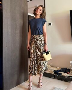 Olivia Palermo Instagram - Made up in Madrid! 💁🏼‍♀️ 💄💇🏼‍♀️📷: @ivangomez Madrid, Spain