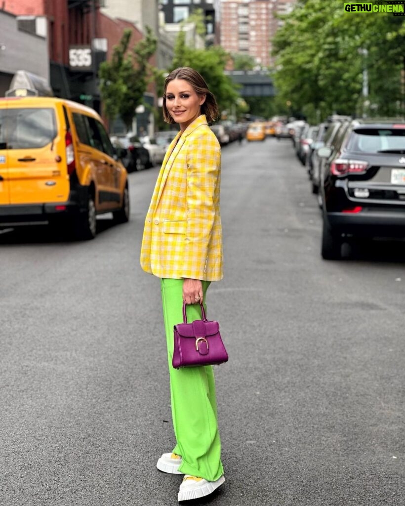 Olivia Palermo Instagram - Saturday is for friends and galleries Chelsea Gallery District