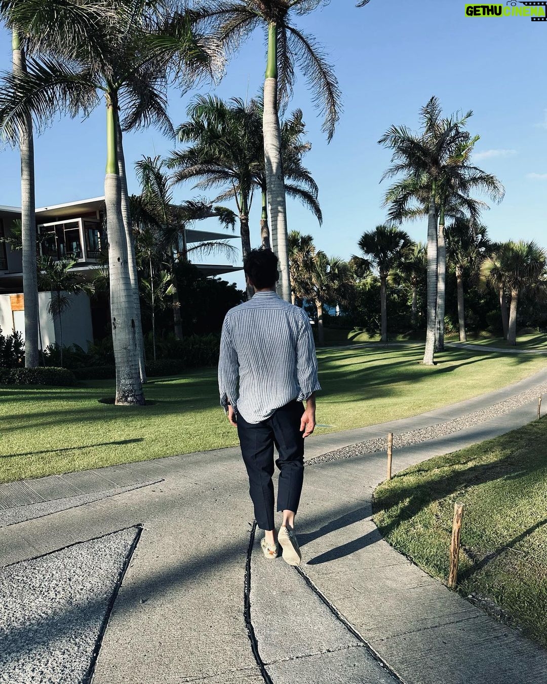 Olivia Palermo Instagram - 🏝️✨Love a long weekend vacation with my 💕 @johanneshuebl ☀️✨such a wonderful trip to the DR ☀️🏝️ @amanera Amanera