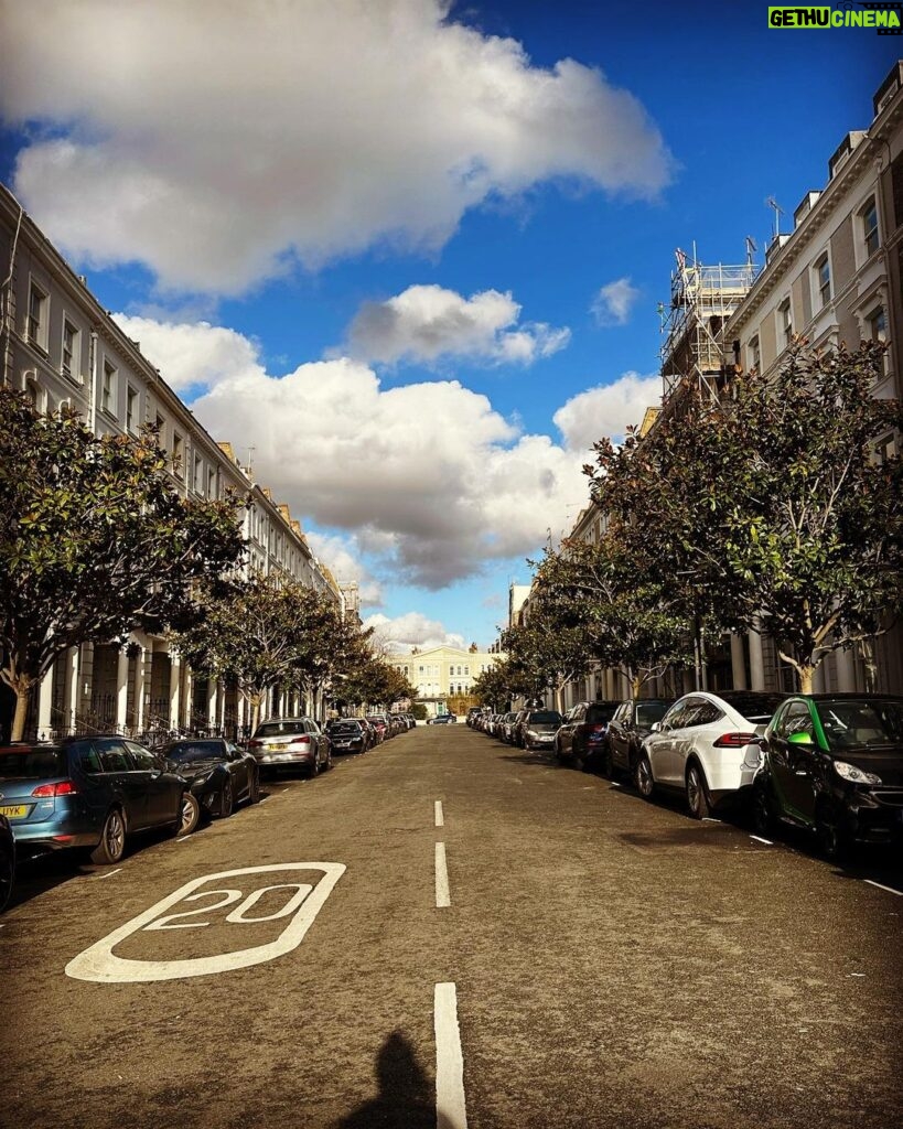 Olivia Palermo Instagram - Notting Hill 💕✨