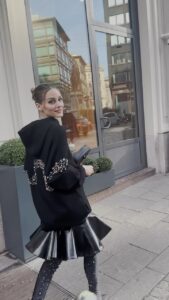 Olivia Palermo Instagram - L’attrice e modella statunitense @oliviapalermo si prepara insieme a noi per lo show autunno/inverno 2023/2024 di @ferraristyle durante la Milano Fashion Week. Scopri, step-by-step, il dietro le quinte nel nuovo episodio di #GettingReadyWith! #MFW #OliviaPalermo #FerrariStyle