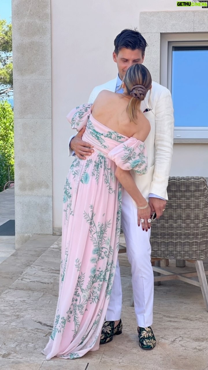 Olivia Palermo Instagram - ✨🥳Happy Anniversary @johanneshuebl 😍 16 years ✨💁🏼♀️💃🏻 of fabulousness 👩🏼❤️👨🏻together ✨🥳☺️💖so lucky and grateful ! 💎🥰 I love you💋 New York, New York