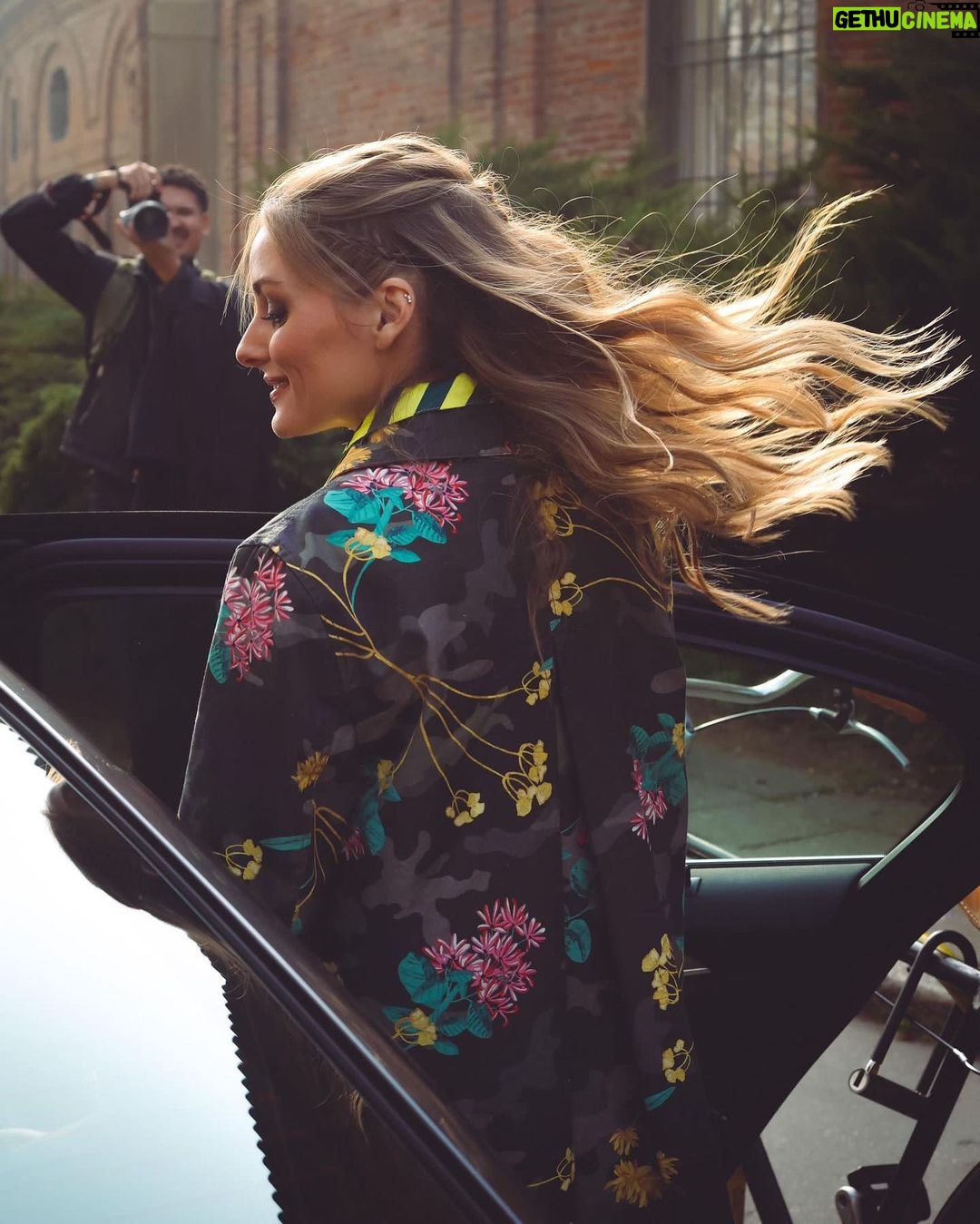 Olivia Palermo Instagram - Breezing in the fashion week 💨👗🌎🌎💕✨💫📸 @federicoavanzini Milan, Italy