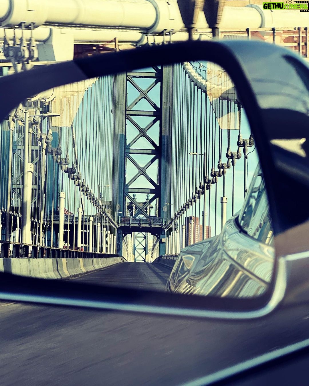 Olivia Palermo Instagram - 🗽🌆Back home 💫✨and cruising 🚘👩🏼❤️👨🏻with my man 💗 in the empty streets 🚦❄️🤗Ready for the New Year ⭐️ Manhattan Bridge