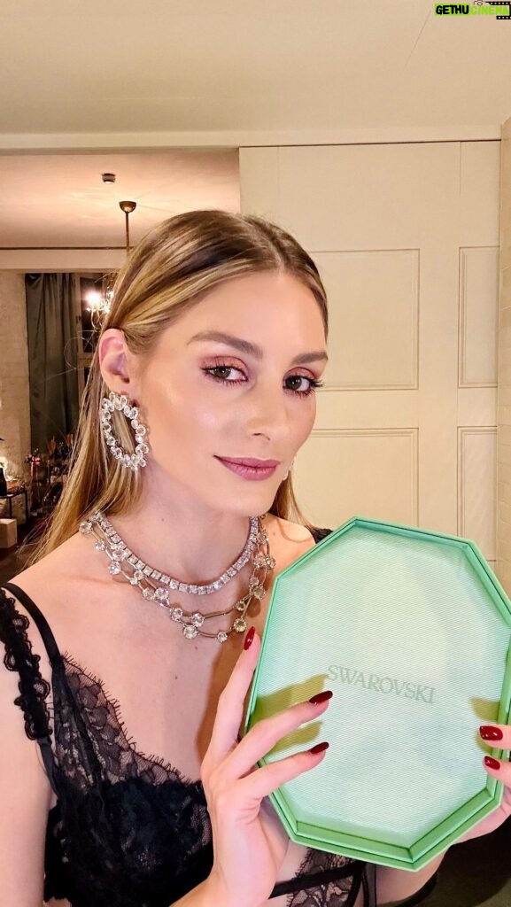 Olivia Palermo Instagram - #GRWM as I get all sparkled up for a very special birthday holiday dinner 💖 @swarovski #Swarovski #ad #OpenTheWonder #IgniteYourDreams #SwarovskiConstella #SwarovskiStella⁣ Enjoy now 15%* off at check out on swarovski.com & instore with the code WONDER15⁣ *Exclusions may apply. Cannot be cumulated with other offers. December 2022 only