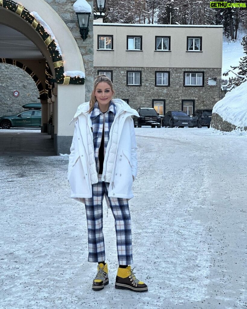 Olivia Palermo Instagram - Perfect weather 🥶 to wear my winter white @moorer_official Dorotea coat while on the mountain in St. Moritz ❄️☃️ #ad #MooRER Sankt Moritz
